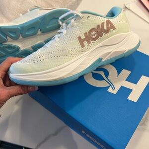 HOKA Rincon 4 women’s running shoes, Size 7
